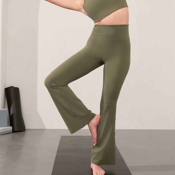 Athleta ELATION HIGH RISE FLARE PANT size small in Light Green - Picture 12 of 12